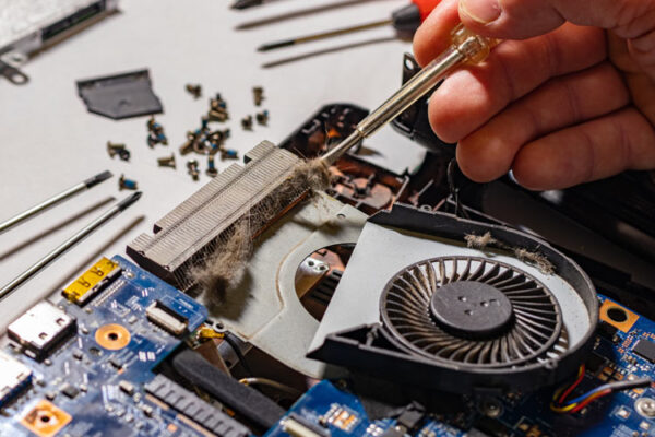 Technician repairing a laptop for a Fort Lauderdale customer